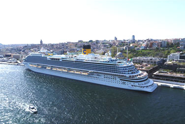 Istanbul Kreuzfahrthafen Galataport-Terminal am Bosporus in Karaköy